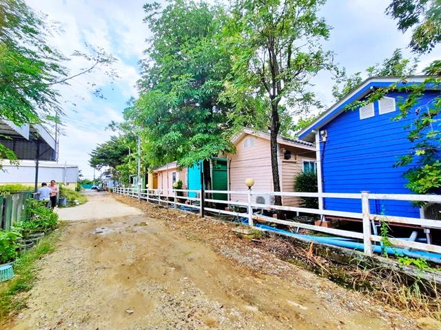 ตลาดนัดวีมาร์เก็ต นิคมลาดกระบัง สนามบินสุวรรณภูมิ ให้เช่าที่ดินถมแล้ว เพียง 37.5 บาทต่อตรม ราคาถูกที่สุด 400 ตร.ม. รพ.พร 6