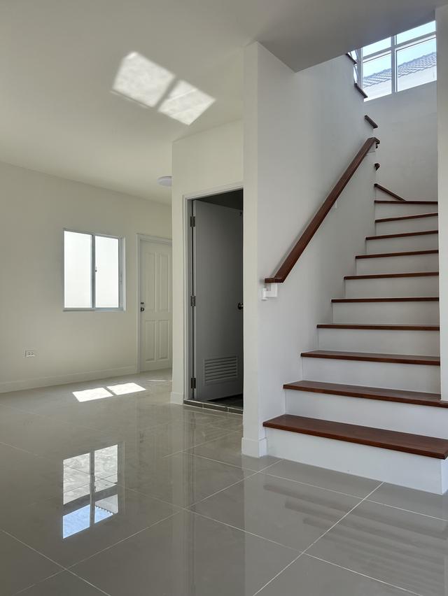 บ้านแฝด ใหม่ๆ สวยๆ 35 วา 4 นอน 2 น้ำ จอด 2 คัน ราคา 3.8 ลบ. 4