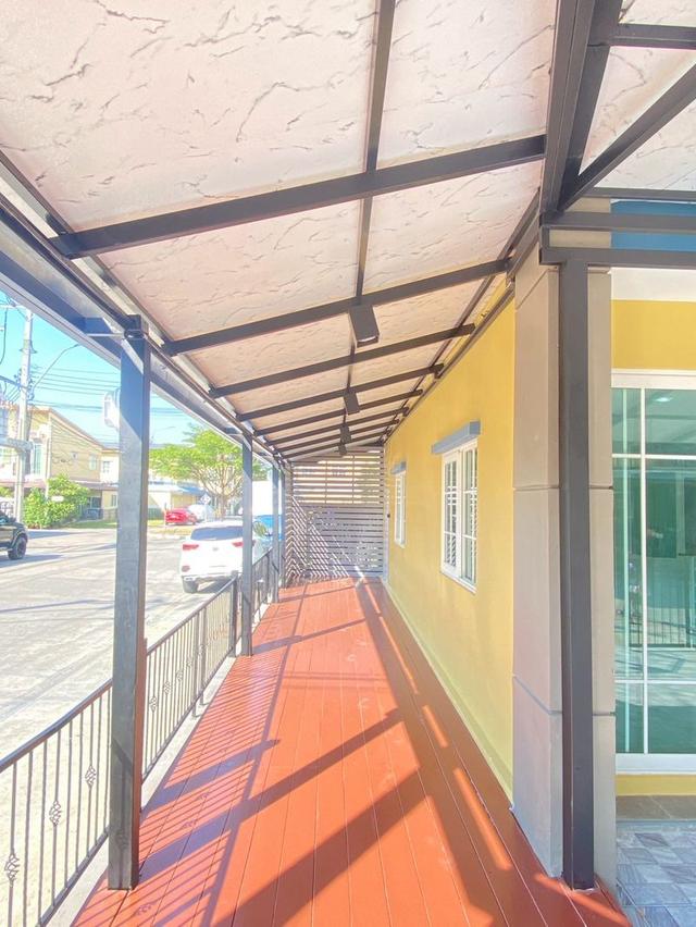 ขายทาวน์เฮาส์ 2 ชั้น เนื้อที่ 27.1 ตร.วา หลังมุม หมู่บ้านเดอะโกลเด้น ทาวน์ อ่อนนุช-พัฒนาการ ซ.7/4 ซอยอ่อนนุช 65 แขวงประเวศ เขตประเวศ กร 3