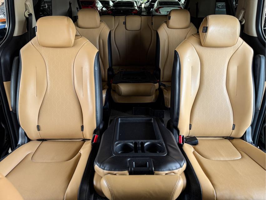 รหัสรถ WRT3788 2021 KIA GRAND CARNIVAL 2.2 EX โฉม ปี21-ปัจจุบัน สีดำ เครื่องดีเซล 15
