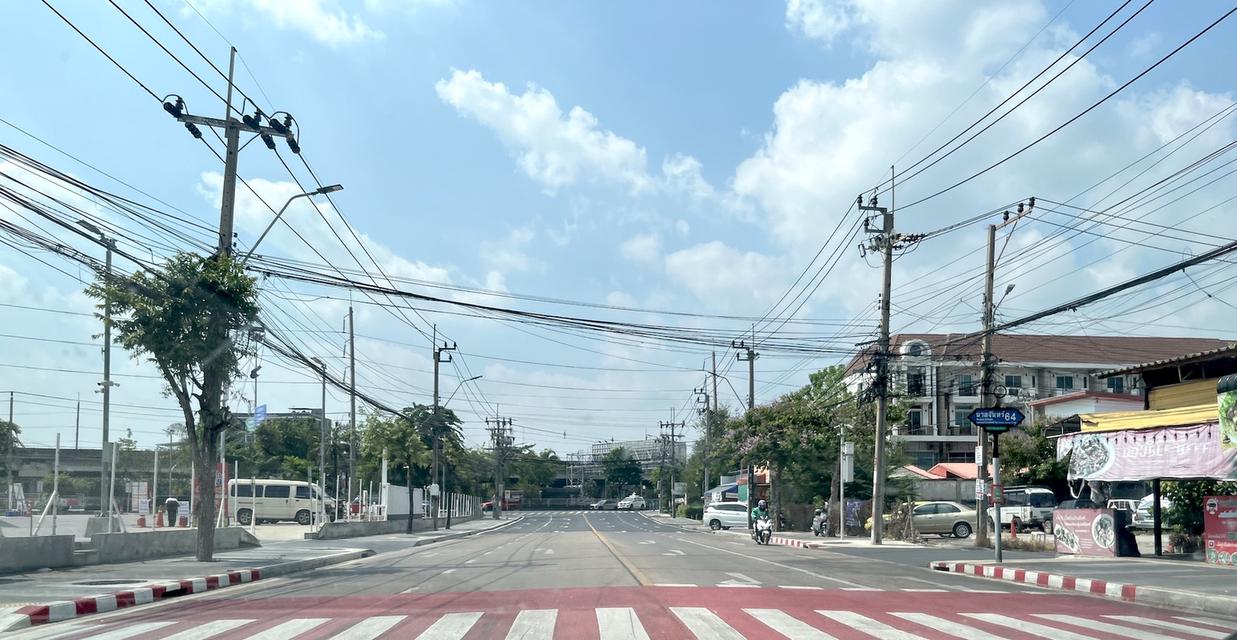 ขายบ้าน 154 ตารางวา  เลียบด่วนรามอินทรา 098 7755 808 1