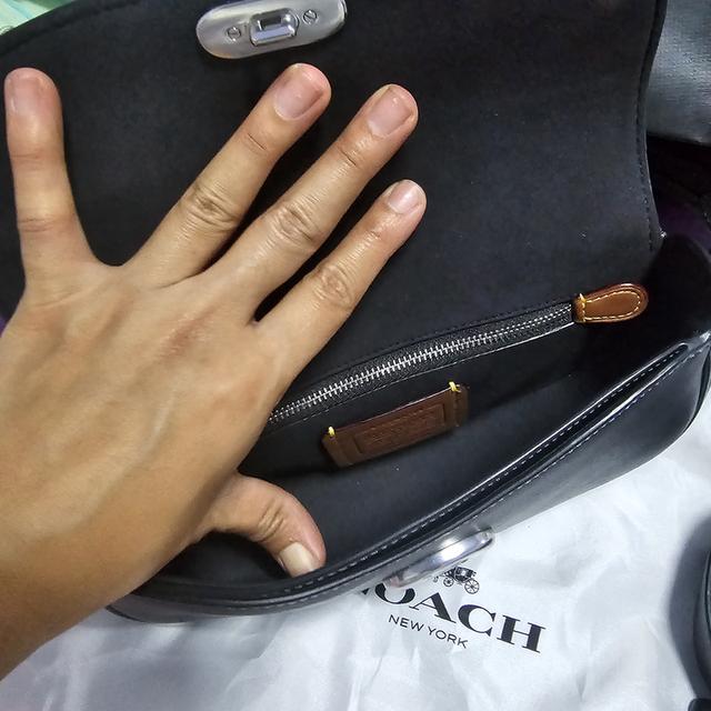 Coach Emmy Saddle Bag 23 สีดำ 3