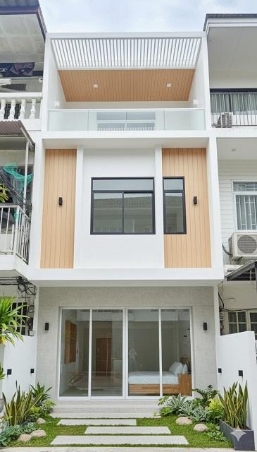 BTSบางจาก 300ม.ซ.สุขุมวิท91-99 ให้เช่าอาคารพาณิชย์ 3 ชั้น รีโนเวทใหม่ อ่อนนุช 600 ม. 2-3 นอน 1-2 น้ำ เซ็นจูรี่ เดอะมูฟวี 1