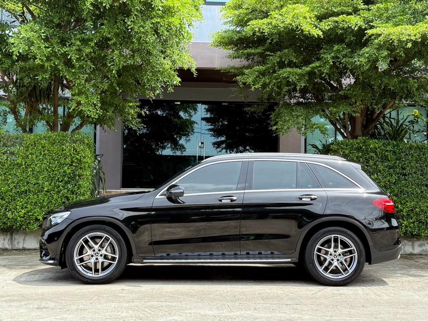 2019 BENZ GLC 250D AMG รถมือเดียวออกป้ายแดง รถวิ่งน้อย ประวัติศูนย์ครบ ไม่เคยมีอุบัติเหตุครับ