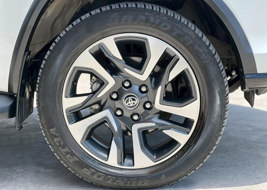 TOYOTA FORTUNER 2.4 LEGENDER BLACK TOP ปี 2022  17