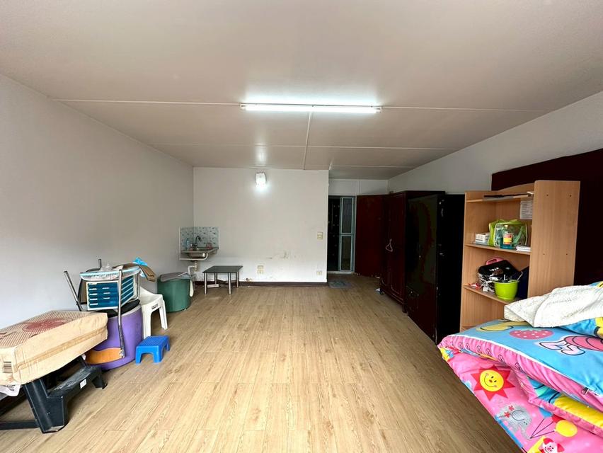 ขายต่ำกว่าราคาประเมิน !!  ป๊อปปูล่าคอนโด ตึก T10 ชั้น 2 วิวนอก ไม่มีตึกบัง ลมเย็น มีลมตลอด 2