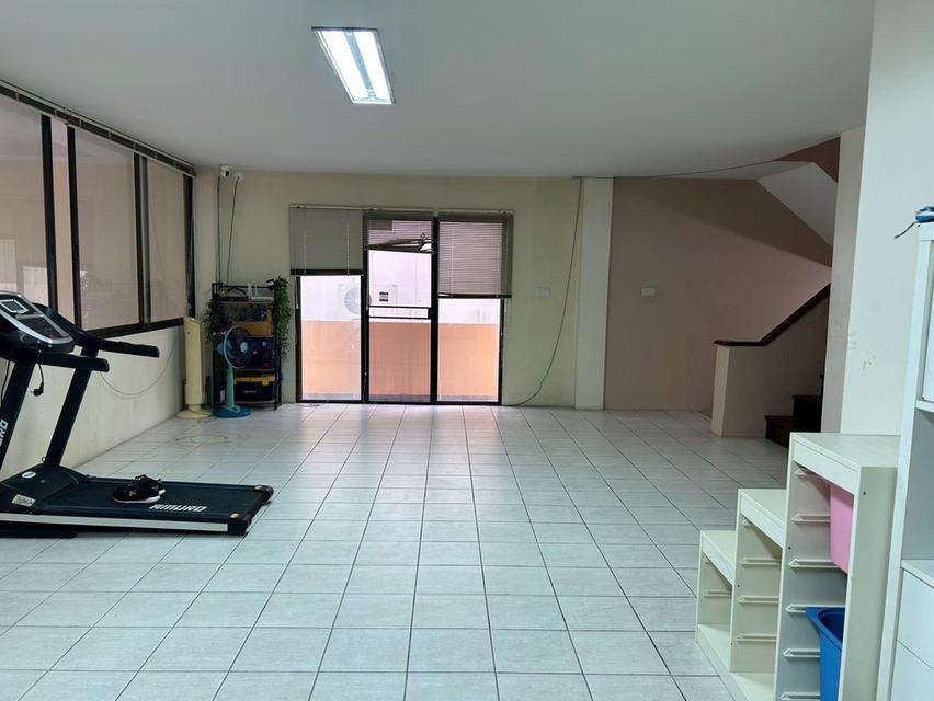 ขายโฮมออฟฟิศ 4 ชั้น ซอยกรุงเทพกรีฑา 15 ทำเลดี ใกล้ทางด่วนและรร.นานาชาติ 6