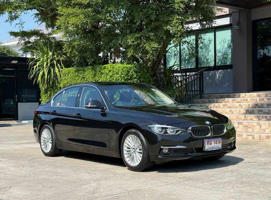 2019 BMW 320D F30 LCI รถมือเดียวออกป้ายแดง รถวิ่งน้อย เข้าศูนย์ทุกระยะ รถไม่เคยมีอุบัติเหตุครับ