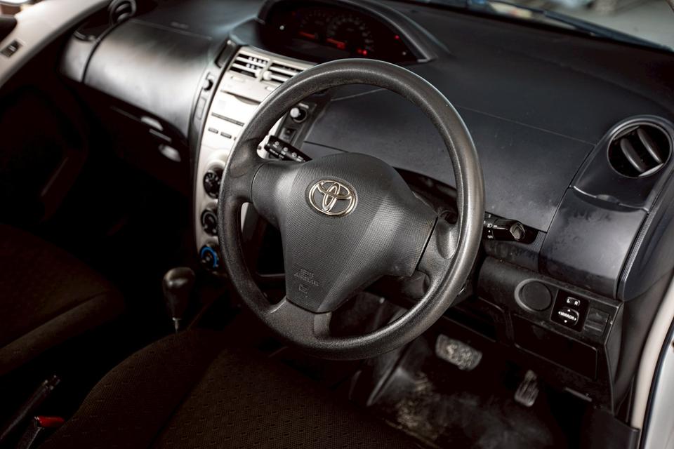 Toyota Yaris 1.5J ปี 2013 เกียร์ออโต้ สีเทา 17