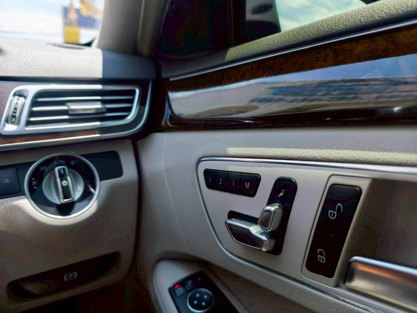 รหัสรถ KPV353 2013 BENZ E200 SEDAN  13