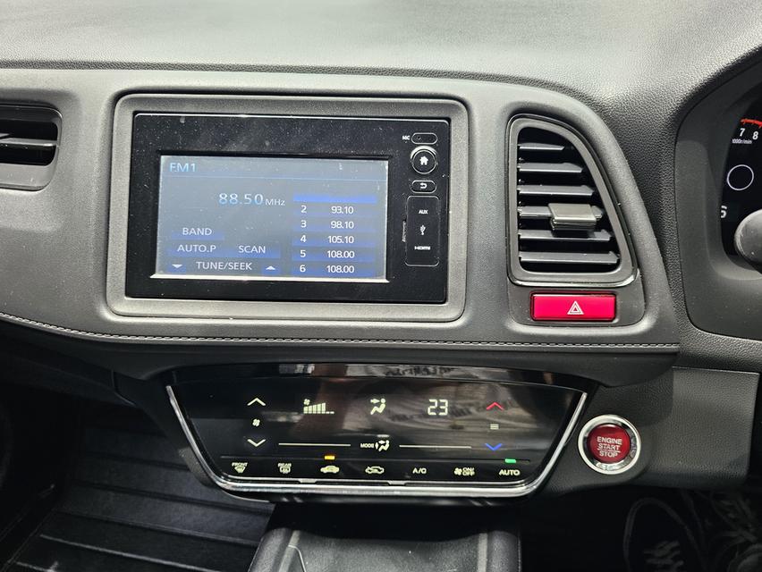 HONDA HR-V 1.8 E CVT ปี 17 AT 15