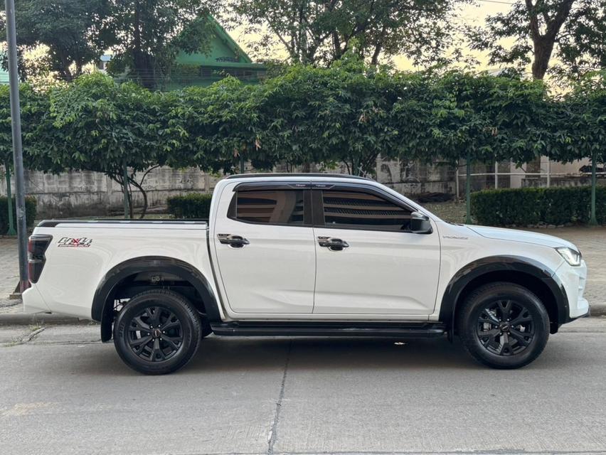 ISUZU D-MAX  V-Cross 3.0 Ddi ZP 4WD ปี 2023 เกียร์ธรรมดา ไมล์ 29,000 km. 7