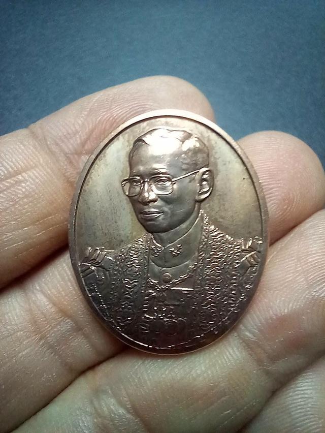 เหรียญในหลวง ร.9 ที่ระลึก 100 ปี รพ.จุฬาลงกรณ์ สภากาชาดไทย ปี 2557