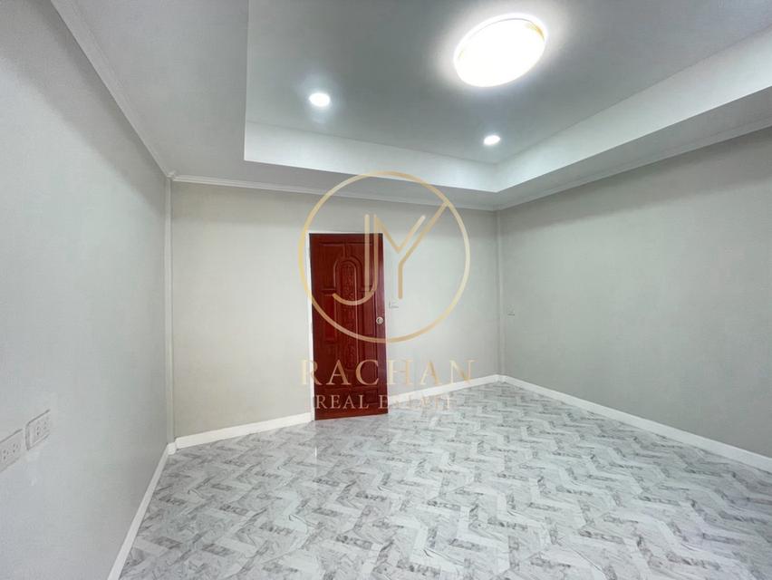 B69-294 ขายด่วน ทาวน์เฮาส์  2 ชั้น  บ้านรีโนเวทใหม่ หมู่บ้านจิตตกาญจน์ เนื้อที่ 16 ตร.ว พื้นที่ใช้สอย 110 ตร.ม 2 ห้องนอน 2 ห้องน้ำ 1 ห้องครัว 13