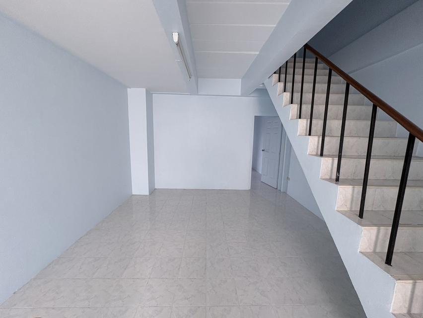 อาคารพาณิชย์ 3ชั้น 3 ห้องนอน 12