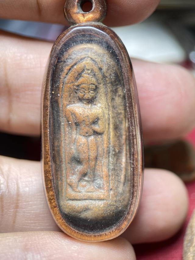 พระลีลาเม็ดขนุนครับ