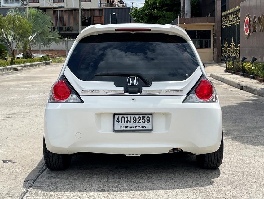 🚗 HONDA BRIO 1.2 V (Minorchange) AT ปี 2015✨ รถบ้านแท้ สภาพนางฟ้า พร้อมใช้งาน133609 km ✅ รุ่นไมเนอร์เชนจ์ ภายในโทนดำ สปอร์ตสวย รูปย่อยที่ 4