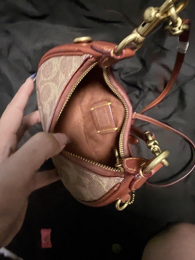 กระเป๋า coach jonie bag in signature canvas รูปที่ 3