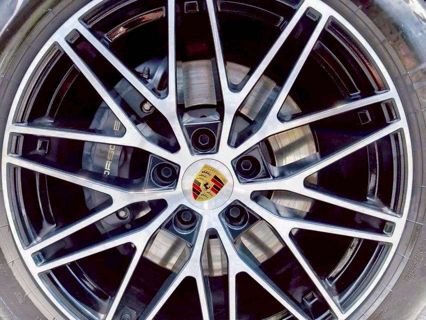 รหัสรถ KPV53 2025 PORSCHE CAYENNE 3.0 HYBRID COUPE สีใหม่ Moonlight Blue 14