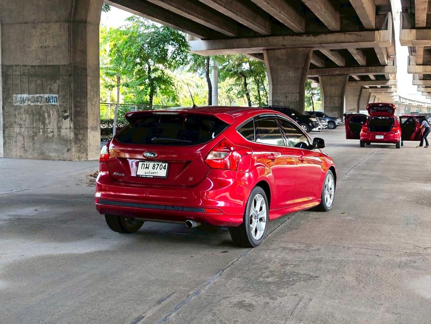 ขายรถ Ford Focus 2.0 Hatchback ปี 2013 สีแดง เกียร์ออโต้