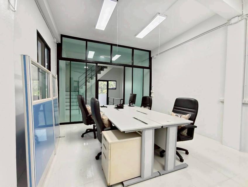 ขายด่วน! อาคารพาณิชย์ 4 ชั้นครึ่ง รีโนเวทใหม่ทั้งหลัง หมู่บ้านบางพลีนิเวศน์  พร้อมเฟอร์นิเจอร์ (หลังมุม)  บางพลี-กิ่งแก้ว เหมาะอยู่อาศัย ทำออฟฟิศ 13