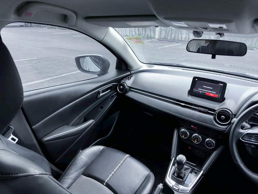 MAZDA 2 1.3 Sport S Leather เกียร์ Auto สีขาวมุกพรีเมียม (Snowflake White Pearl) ปี 2022 แท้ 13