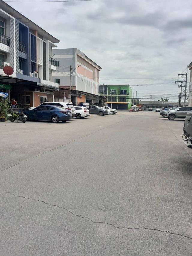 ให้เช่าอาคารพาณิชย์ 3 ชั้น ลำลูกกาคลอง 3 ทำเลดี พร้อมเข้าอยู่ ใกล้สถานีรถไฟฟ้า bts คูคต 8