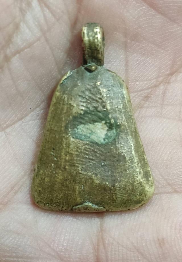 เหรียญหล่อหลวงพ่อเงิน วัดบางคลาน พิมพ์จอบใหญ่ 2