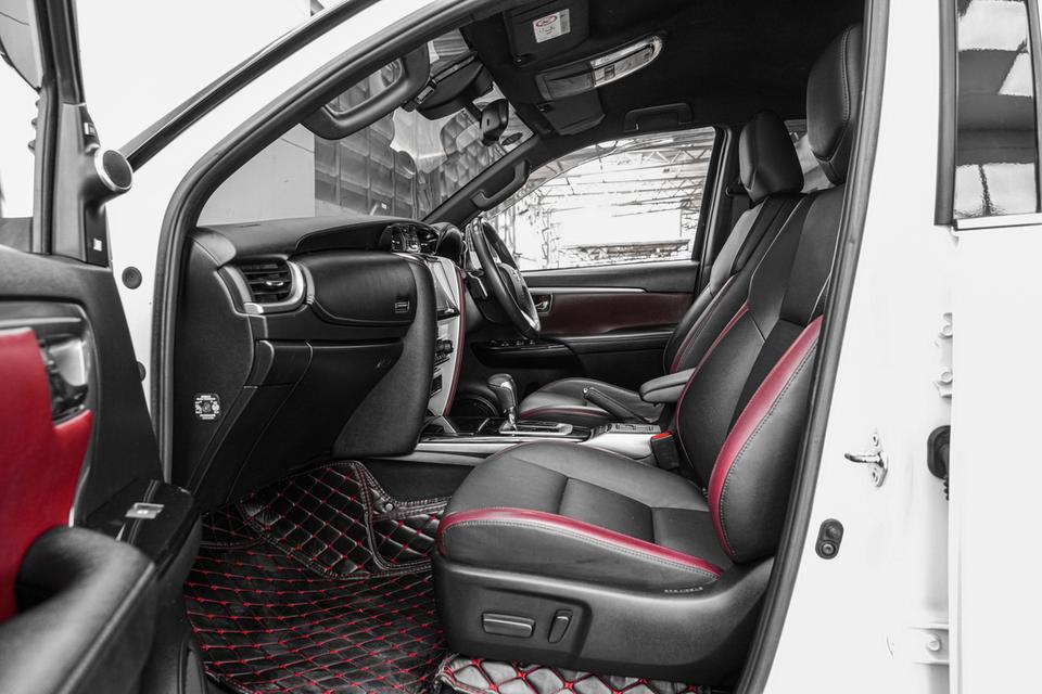 2020 TOYOTA FORTUNER 2.8 LEGENDER BLACK TOP 2WD SUV สีขาว-ดำ เลขไมล์ 80168 กม. 14
