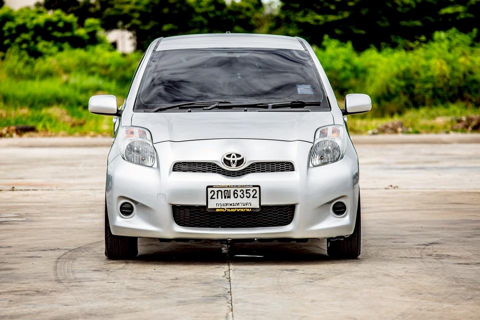 Toyota Yaris 1.5J ปี 2013 เกียร์ออโต้ สีเทา 2