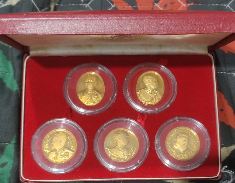 เหรียญร.5สีทองพร้อมกล่อง