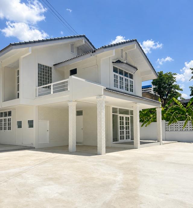 🏡 ขายบ้านเดี่ยว 2 ชั้น ทำเลลาดพร้าว – เลียบทางด่วนเอกมัย-รามอินทรา 4
