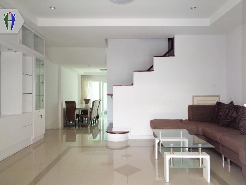 ให้เช่า เดอะ กรีน ลีฟวิ่ง คอนโด 10,000 บาท •	ขนาด 50 ตารางเมตร •	1ห้องนอน 1ห้องน้ำ ห้องนั่งเล่น •	โซฟา, ทีวี,เครื่องปรับอากาศ •	ระเบียง •	สระว่ายน้ำแล 2