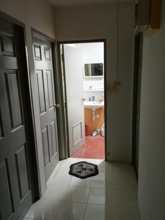 บ้านทาวน์เฮ้าส์ 3ห้องนอน 2ห้องน้ำ 1ห้องครัว 1ห้องเก็บของ จอดรถยนต์ได้2คัน หมู่บ้านแฟมิลี่ซิตี้ อำเภอเมืองชลบุรี ใกล้นิคมอมตะนคร ห่างมอเตอร์เวย์5นาที 4