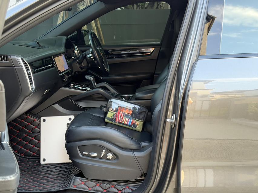 Porsche Cayenne E-Hybrid 2021 สีเทาภายในดำ จัดไฟแนนซ์ได้เต็ม รถศูนย์ AAS หล่อมากๆ รูปที่ 6