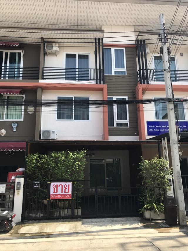 ขายบ้าน The Trust townhome (เกษตรนวมินทร์-ลาดพร้าว) ถนนนวลจันทร์ 1