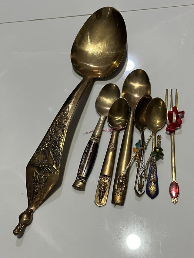 ช้อนทองเหลืองทั้งชุด