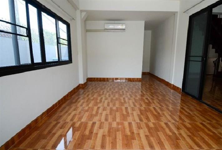 ให้เช่าบ้านเดี่ยว2ชั้น60ตร.วย่านโชคชัย4ลาดพร้าวลาดพร้าววังหินเสนานิคม เหมาะอยู่อาศัยและทำโฮมออฟฟิศใกล้MRTโชคชัย4ที่จอดรถ 5 คัน 4