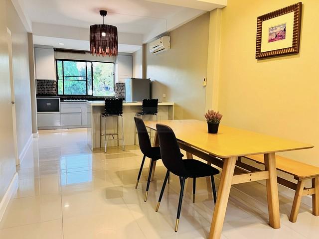 ให้เช่าบ้านเดี่ยว 2 ชั้นสไตล์รีสอร์ต ริมน้ำ 70 ตรว. 3 ห้องนอน (มีห้องนอนล่าง) หมู่บ้านมณียา เลียบทางด่วนรามอินทรา 5