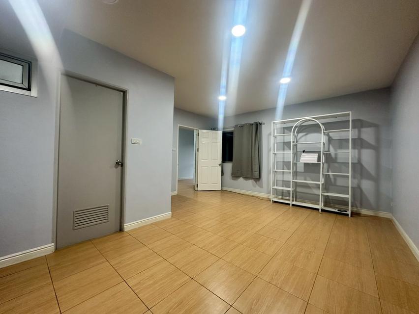 โฮมออฟฟิศ 4 ชั้น หมู่บ้านสินธานี ลาดพร้าว 80 11