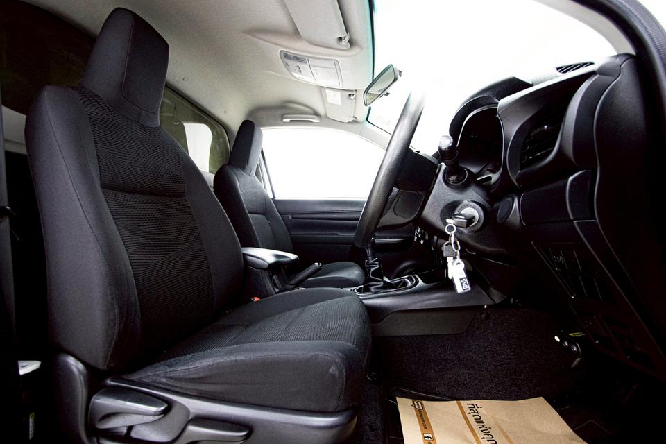 TOYOTA HILUX REVO 2.8 J PLUS STANDARD CAB 2015  7
