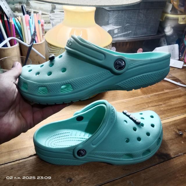 รองเท้า CROCS มือ2 แท้ 100% สีเขียวอ่อน ขนาด M6 หรือ เบอร์ 39 ยาว24-24.5ซม. สภาพเกิน80% ราคา359฿ ค่าส่ง39฿ สอบถามข้อมูลเพิ่มเติม Line : @992pqeqo 3