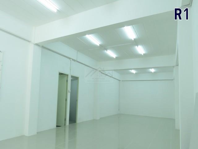 ให้เช่าพื้นที่ชั้น 1 ห้องโล่งเพดานสูง 72 ตร.ม. ซอยลาดพร้าว 43 ใกล้ถนนใหญ่ ไฟ 3 เฟส เหมาะเป็น Studio ห้องไลฟ์ขายของ พร้อม 3