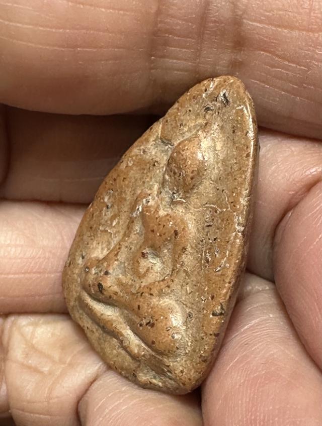 พระนางกำแพงกลีบบัว เนื้อละเอียด มีแร่ดอกมะขาม รูปที่ 4