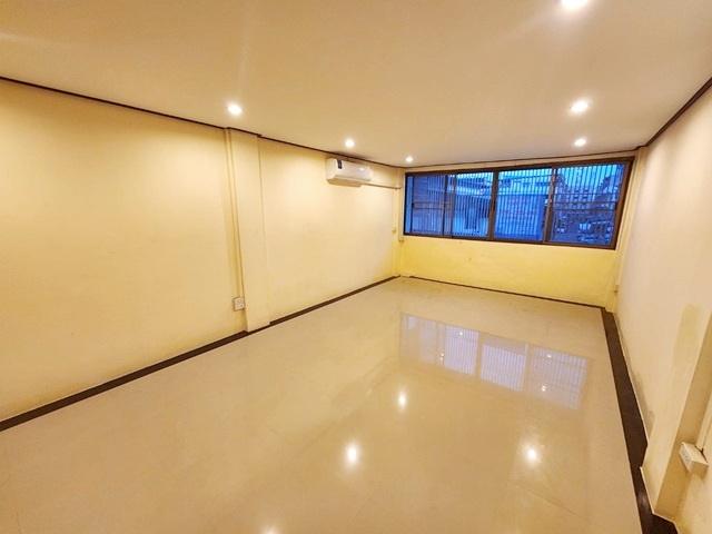 เหมาะลงทุน Hostel Airbnb รัชดา ใกล้ MRTโชคชัย4 299ม. อาคาร 4ชั้น 6–8นอน 6น้ำ 20 ตร.ว.252 ตร.ม. 4