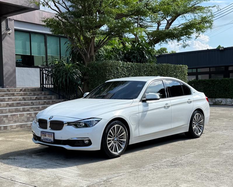2018 BMW SERIES 3 F30 LCI รถมือเดียวออกป้ายแดง สภาพป้ายแดง รถวิ่งน้อยเพียง 50,000 กม รถไม่เคยมีอุบัติเหตุครับ 3