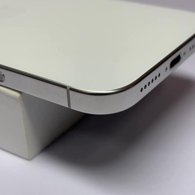 iPhone 16 Pro Max  White Titanium  3