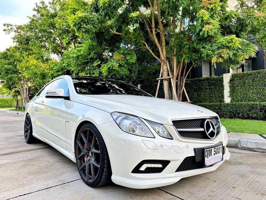 BENZ E250 COUPE AMG หลังคาแก้ว สีขาว เบาะแดง ปี 2012 อ็อฟชั่นเต็มสุดครับคันนี้ รูปย่อยที่ 3