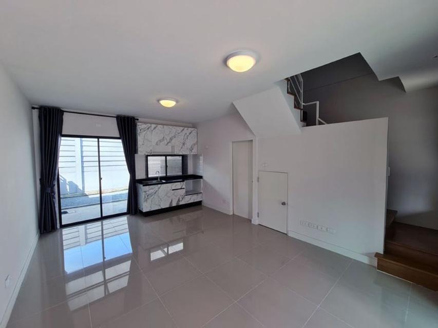 ขายทาวน์โฮม 3 ชั้น หมู่บ้านบ้านกลางเมือง ราชพฤกษ์ - รัตนาธิเบศร์ ทำเลดี เดินทางสะดวก ใกล้รถไฟฟ้า MRT บางรักใหญ่ 2