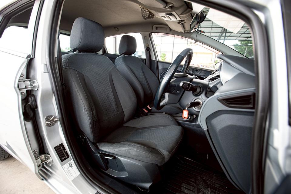 Ford Fiesta 1.5 Sport 5 ประตู สีเทา เกียร์ออโต้ ปี 2010 สวย สภาพดี  12
